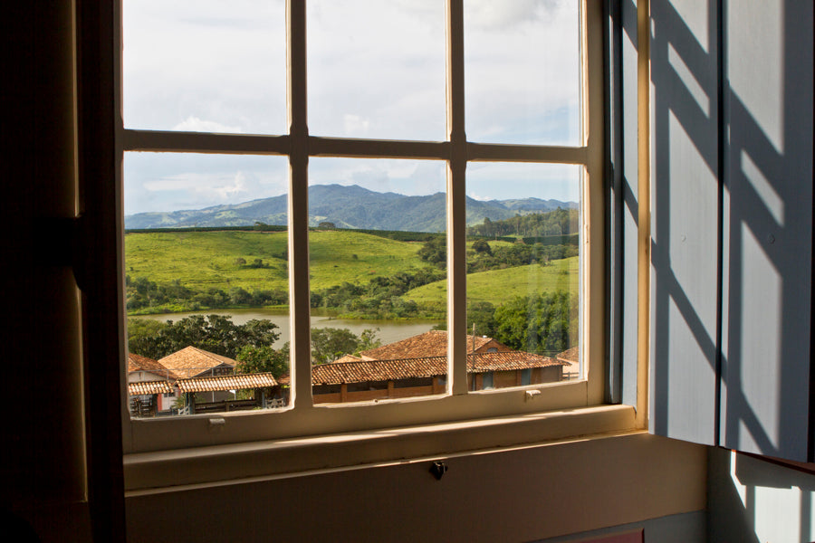 Chapelle de la Fazenda Aliança entourée de caféiers, Mogiana, Brésil